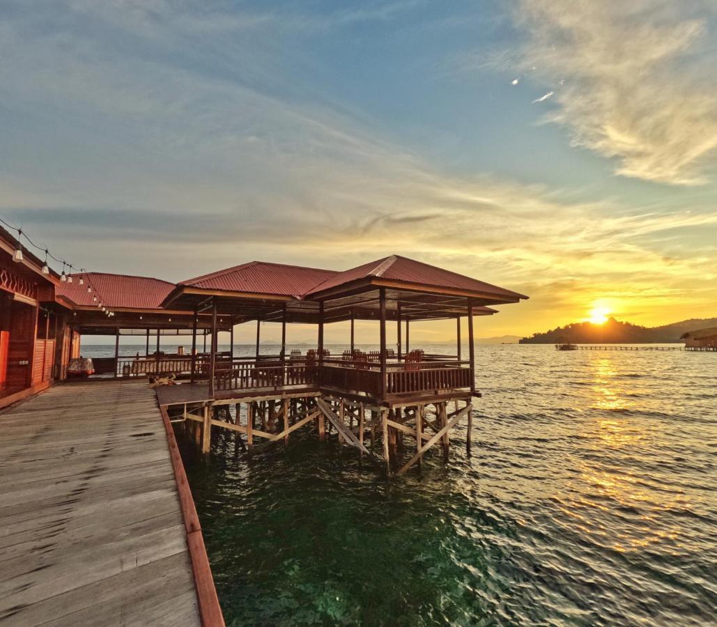 Coriana Dive Resort Waisai Exterior photo